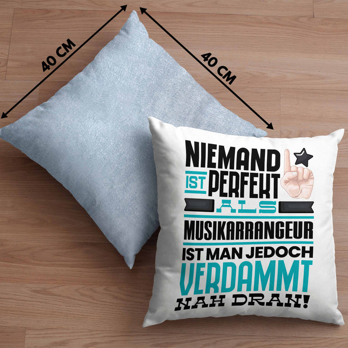 Musikarrangeur Geschenk Kissen mit Füllung 40x40 Lustige Geschenkidee für Musikarrangeur Geburtstag Niemand Ist Perfekt Aber Als Musikarrangeur Ist Man Nah Dran (Grau) Blau Trendation
