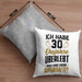 30. Hochzeitstag Kissen mit Füllung 40x40 Geschenk Perlen-Hochzeit Geschenkidee Ehemann Ehefrau Ich Habe 30 Ehejahre Überlebt (Grau) Grau Trendation