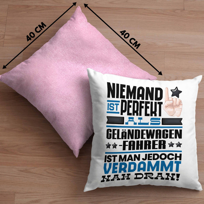 Geländewagenfahrer Geschenk Kissen mit Füllung 40x40 Lustige Geschenkidee für Geländewagenfahrer Geburtstag Niemand Ist Perfekt Aber Als Geländewagenfahrer Ist Man Nah Dran (Grau) Rosa Trendation