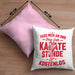 Karate Kissen mit Füllung 40x40 Geschenk Fass Mich An Und Deine Erste Karate Stunde Ist Umsonst (Grau) Rosa Trendation