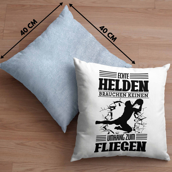 Torwart Kissen mit Füllung 40x40 Geschenk Spruch Lustig Echte Helden Brauchen Keinen Umhang zum Fliegen Geschenkidee Geburtstag Fußball (Grau) Blau Trendation