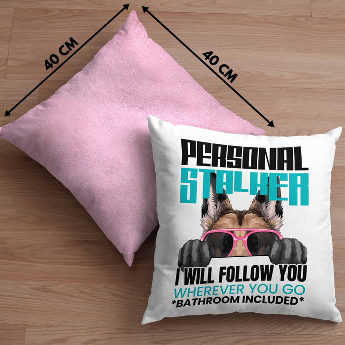 Schäferhund Besitzerin Kissen mit Füllung 40x40 Geschenk Lustiger Spruch Geschenkidee Personal Stalker (Grau) Rosa Trendation