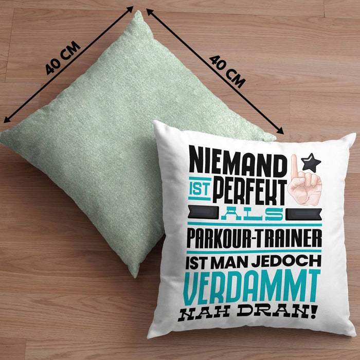Parkour-Trainer Geschenk Kissen mit Füllung 40x40 Lustige Geschenkidee für Parkour-Trainer Geburtstag Niemand Ist Perfekt Aber Als Parkour-Trainer Ist Man Nah Dran (Grau) Grün Trendation