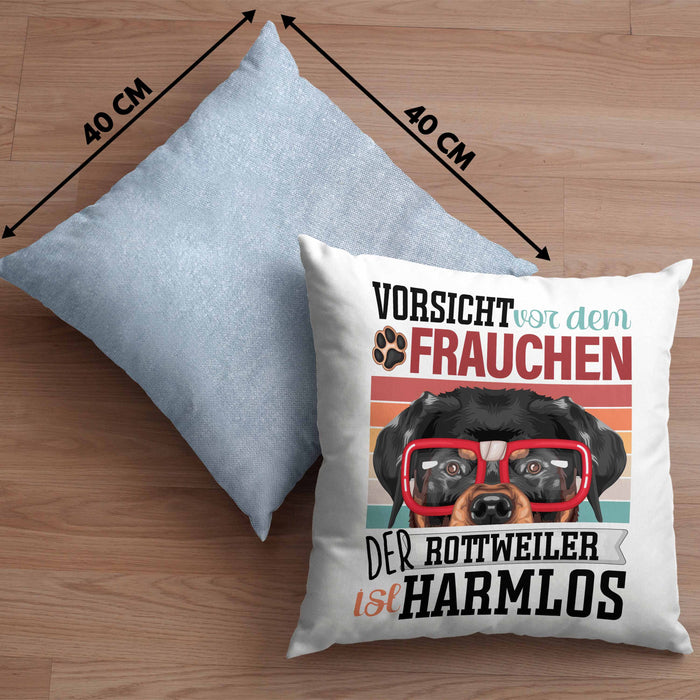 Rottweiler Besitzerin Frauchen Kissen mit Füllung 40x40 Geschenk Lustiger Spruch Geschenkidee Vorsicht Vor Dem Frauchen (Grau) Blau Trendation