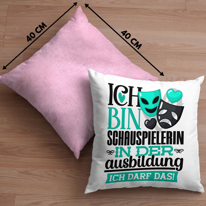Schauspielerin Ausbildung Start Geschenk Kissen mit Füllung 40x40 Ich Bin Schauspielerin In Der Ausbildung Ich Darf Das Geschenkidee (Grau) Rosa Trendation