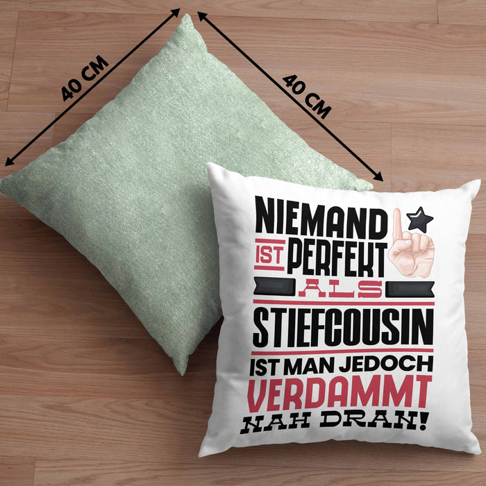 Stiefcousin Geschenk Kissen mit Füllung 40x40 Lustige Geschenkidee für Stiefcousin Geburtstag Niemand Ist Perfekt Aber Als Stiefcousin Ist Man Nah Dran (Grau) Grün Trendation