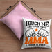 MMA-Kissen mit Füllung 40x40 Geschenk für MMA-Kämpfer Geschenkidee First MMA Lesson (Grau) Rosa Trendation