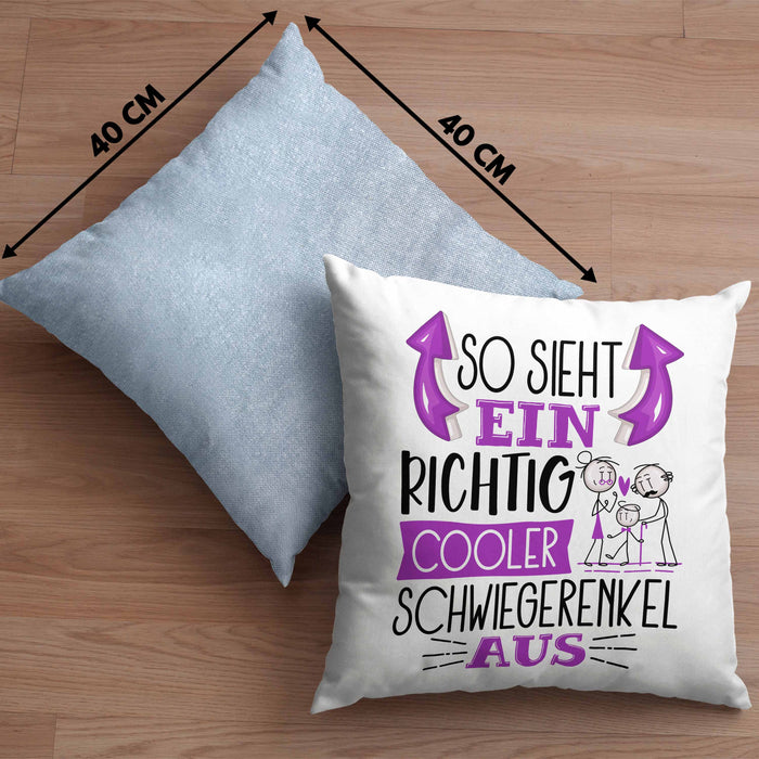 Schwiegerenkel Kissen mit Füllung 40x40 Geschenk So Sieht Ein RIchtig Cooler Schwiegerenkel Aus Geschenkidee Lustiger Spruch Geburtstag (Grau) Blau Trendation