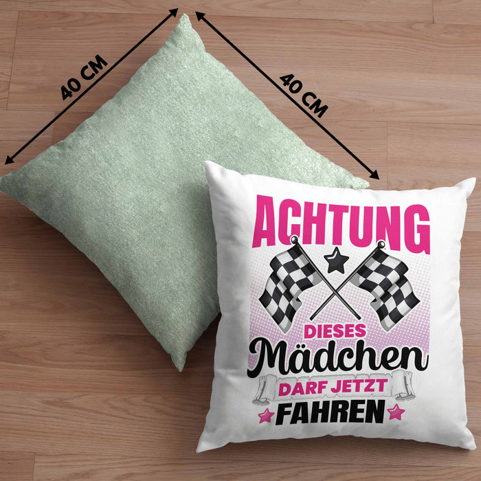 Führerschein Bestanden Geschenk Kissen mit Füllung 40x40 Bestandener Führerschein Achtung Dieses Mädchen Darf Jetzt Fahren Fahrschule (Grau) Grün Trendation