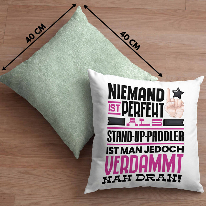 Stand-Up-Paddler Geschenk Kissen mit Füllung 40x40 Lustige Geschenkidee für Stand-Up-Paddler Geburtstag Niemand Ist Perfekt Aber Als Stand-Up-Paddler Ist Man Nah Dran (Grau) Grün Trendation