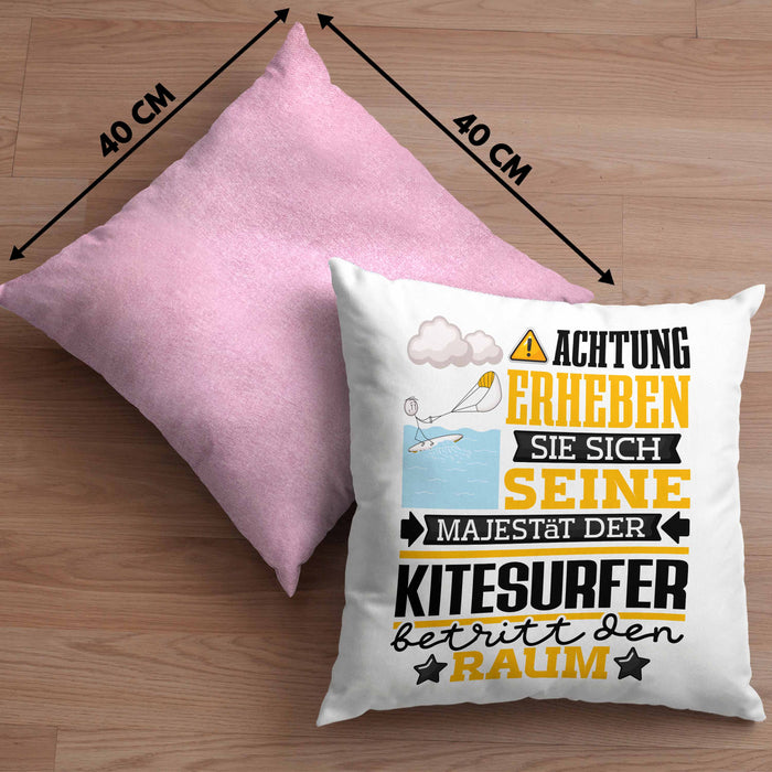 Kitesurfer Geschenk Kissen mit Füllung 40x40 Lustiger Spruch Erheben Sie Sich Der Kitesurfer Betritt den Raum (Grau) Rosa Trendation