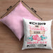 Freundin Kissen mit Füllung 40x40 Geschenk Lustiger Spruch Geschenkidee Ich Bin Die Verrückte Freundin Von Der Alle Geredet Haben (Grau) Rosa Trendation