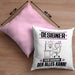 Designer Kissen mit Füllung 40x40 Geschenk für Designer Der Mann Der Alles Kann Geschenkidee zum Geburtstag (Grau) Rosa Trendation