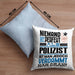 Polizist Geschenk Kissen mit Füllung 40x40 Lustige Geschenkidee für Polizist Geburtstag Niemand Ist Perfekt Aber Als Polizist Ist Man Nah Dran (Grau) Blau Trendation