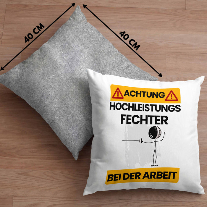 Fechter Kissen mit Füllung 40x40 Geschenk Lustiger Spruch Geschenkidee für Fechter Achtung Hochleistungs Fechter Bei Der Arbeit (Grau) Grau Trendation