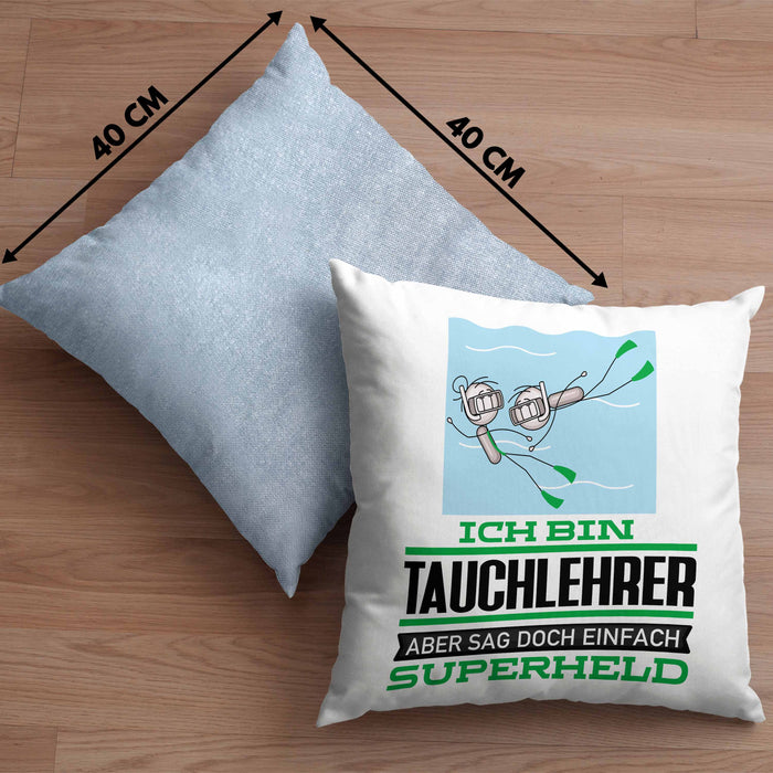 Tauchlehrer Geschenk Kissen mit Füllung 40x40 Ich Bin Tauchlehrer Aber Sag Doch Einfach Superheld Lustige Geschenkdiee für Tauchlehrer (Grau) Blau Trendation