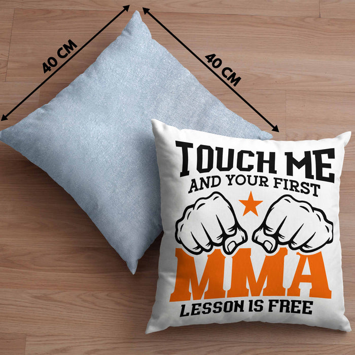 MMA-Kissen mit Füllung 40x40 Geschenk für MMA-Kämpfer Geschenkidee First MMA Lesson (Grau) Blau Trendation