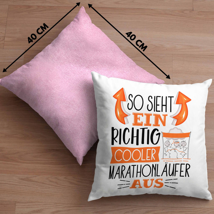 So Sieht Ein Richtig Cooler Marathonläufer Aus Geschenk Kissen mit Füllung 40x40 Lustiger Spruch Geschenkidee (Grau) Rosa Trendation