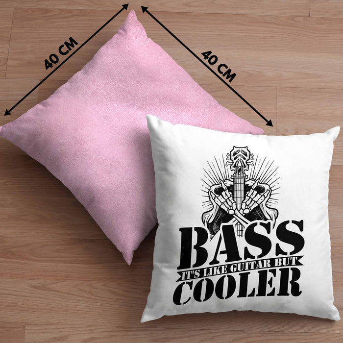 Bassist Kissen mit Füllung 40x40 Geschenk Bass-Spieler Geschenkidee Bass It's Like Guitar But Cooler (Grau) Rosa Trendation