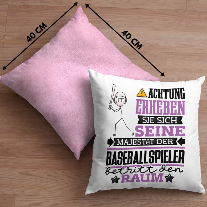 Baseballspieler Geschenk Kissen mit Füllung 40x40 Lustiger Spruch Erheben Sie Sich Der Baseballspieler Betritt den Raum (Grau) Rosa Trendation