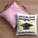Bachelor Geschenk Abschluss Kissen mit Füllung 40x40 Spruch Master Abitur Abi Graduation Bestanden Prüfung (Grau) Rosa Trendation