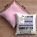 Hundesitter Geschenk Kissen mit Füllung 40x40 Lustiger Spruch Erheben Sie Sich Der Hundesitter Betritt den Raum (Grau) Rosa Trendation