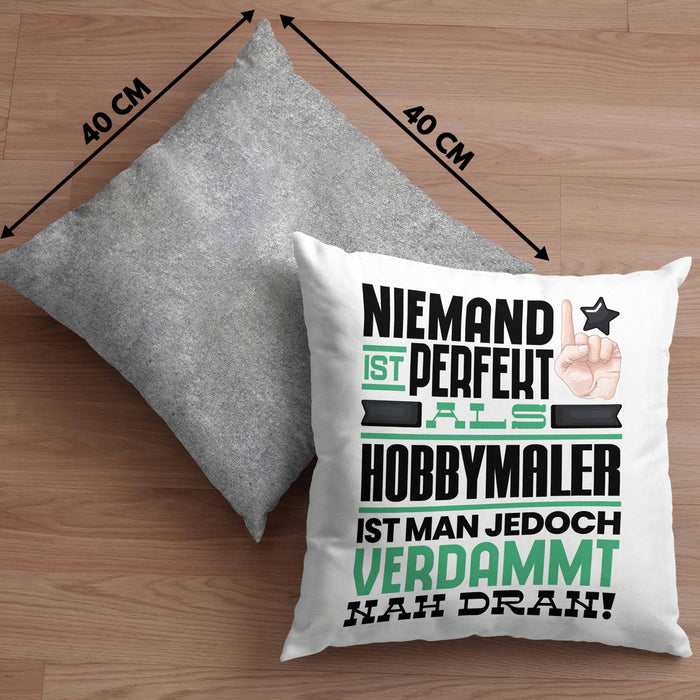 Hobbymaler Geschenk Kissen mit Füllung 40x40 Lustige Geschenkidee für Hobbymaler Geburtstag Niemand Ist Perfekt Aber Als Hobbymaler Ist Man Nah Dran (Grau) Grau Trendation