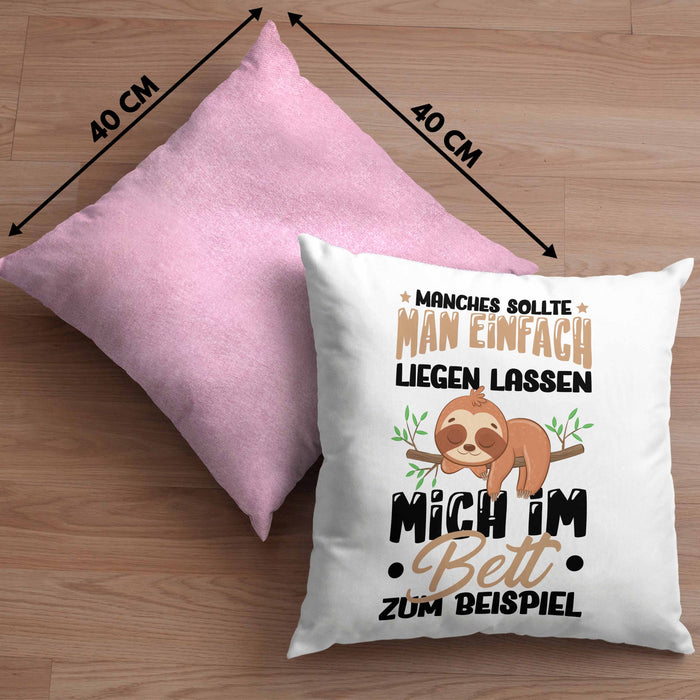 Faultier Kissen mit Füllung 40x40 Geschenk Faullenzer Manches Sollte Man Einfach Liegen Lassen Mich Im Bett Zum Beispiel Freundin Geschenkidee (Grau) Rosa Trendation