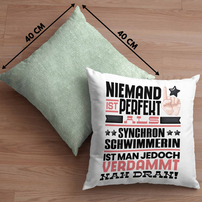 Synchronschwimmerin Geschenk Kissen mit Füllung 40x40 Lustige Geschenkidee für Synchronschwimmerin Geburtstag Niemand Ist Perfekt Aber Als Synchronschwimmerin Ist Man Nah Dran (Grau) Grün Trendation