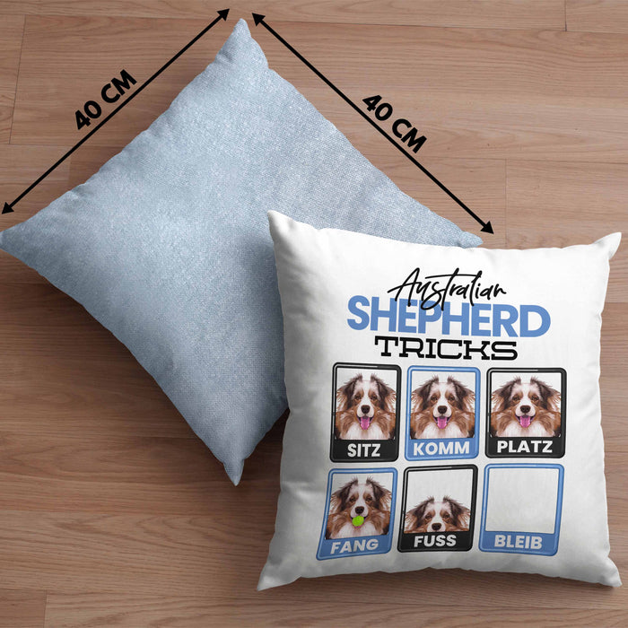 Australian Shepherd Besitzer Kissen mit Füllung 40x40 Geschenk Lustiger Spruch Geschenkidee Australian Shepherd Tricks Bleib (Grau) Blau Trendation