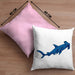 Kissen mit Füllung 40x40 mit Hammerhai und Haifisch Grafik Geschenk für Ozeanliebhaber (Grau) Rosa Trendation