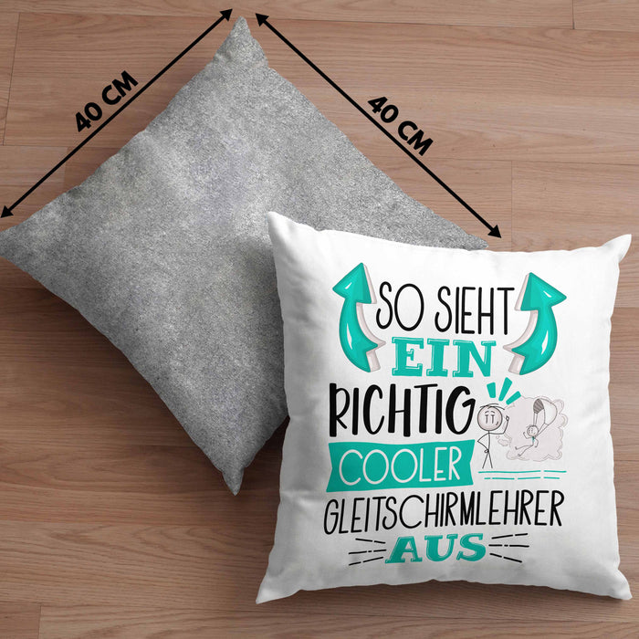 So Sieht Ein Richtig Cooler Gleitschirmlehrer Aus Kissen mit Füllung 40x40 Geschenk für Gleitschirmlehrer Geburtstag Geschenkdiee (Grau) Grau Trendation