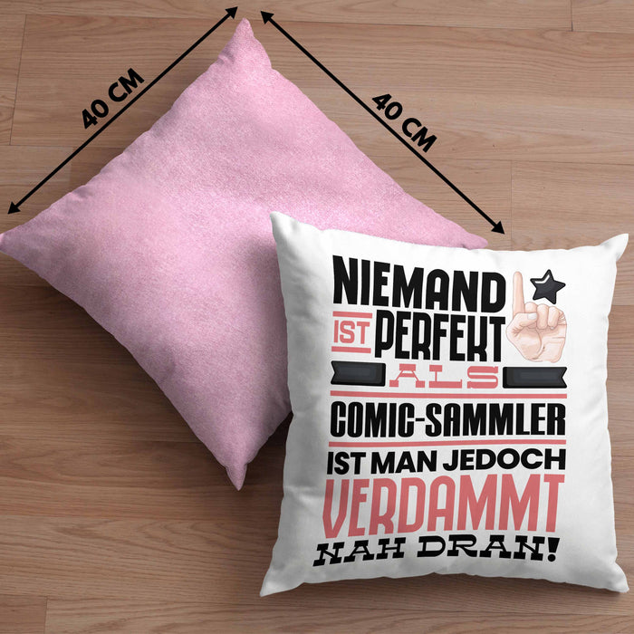 Comic-Sammler Geschenk Kissen mit Füllung 40x40 Lustige Geschenkidee für Comic-Sammler Geburtstag Niemand Ist Perfekt Aber Als Comic-Sammler Ist Man Nah Dran (Grau) Rosa Trendation