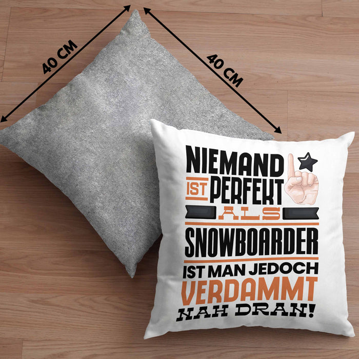 Snowboarder Geschenk Kissen mit Füllung 40x40 Lustige Geschenkidee für Snowboarder Geburtstag Niemand Ist Perfekt Aber Als Snowboarder Ist Man Nah Dran (Grau) Grau Trendation