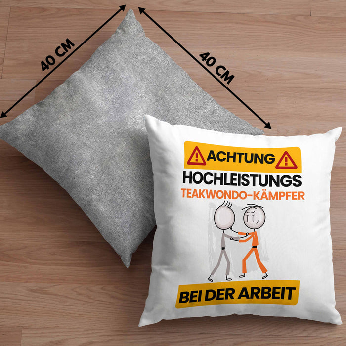 Taekwondo-Kämpfer Kissen mit Füllung 40x40 Geschenk Lustiger Spruch Geschenkidee für Taekwondo-Kämpfer Achtung Hochleistungs Taekwondo-Kämpfer Bei Der Arbeit (Grau) Grau Trendation