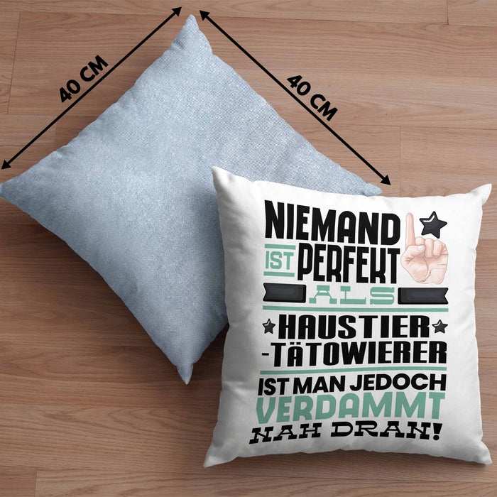 Haustier-Tätowierer Geschenk Kissen mit Füllung 40x40 Lustige Geschenkidee für Haustier-Tätowierer Geburtstag Niemand Ist Perfekt Aber Als Haustier-Tätowierer Ist Man Nah Dran (Grau) Blau Trendation