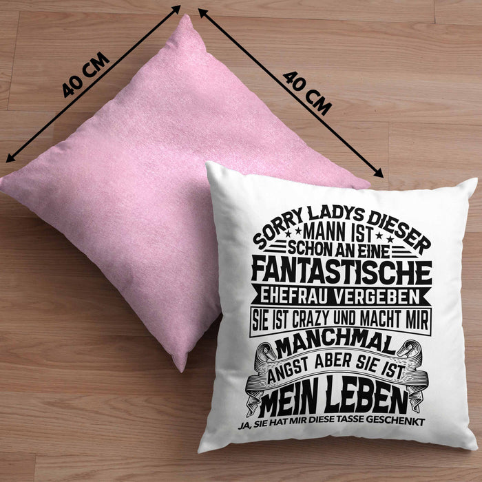 Ehemann Kissen mit Füllung 40x40 Geschenk Hochzeitstag Spaß Geschenkidee Jahrestag Sorry Ladys Dieser Mann Ist Schon An Eine Fantastische Ehefrau Vergeben (Grau) Rosa Trendation