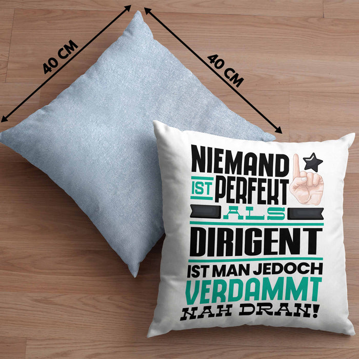 Dirigent Geschenk Kissen mit Füllung 40x40 Lustige Geschenkidee für Dirigent Geburtstag Niemand Ist Perfekt Aber Als Dirigent Ist Man Nah Dran (Grau) Blau Trendation