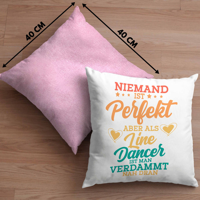 Lustige Line Dance Kissen mit Füllung 40x40 - Tolles Geschenk für Line Dance Enthusiasten "Niemand Ist toll Aber Als Lincedancer" (Grau) Rosa Trendation