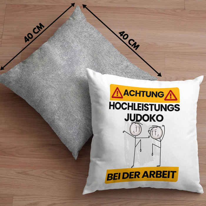 Judoka Kissen mit Füllung 40x40 Geschenk Lustiger Spruch Geschenkidee für Judoka Achtung Hochleistungs Judoka Bei Der Arbeit (Grau) Grau Trendation