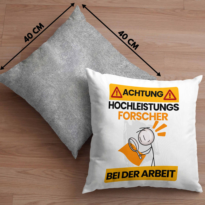 Forscher Kissen mit Füllung 40x40 Geschenk Lustiger Spruch Geschenkidee für Forscher Achtung Hochleistungs Forscher Bei Der Arbeit (Grau) Grau Trendation