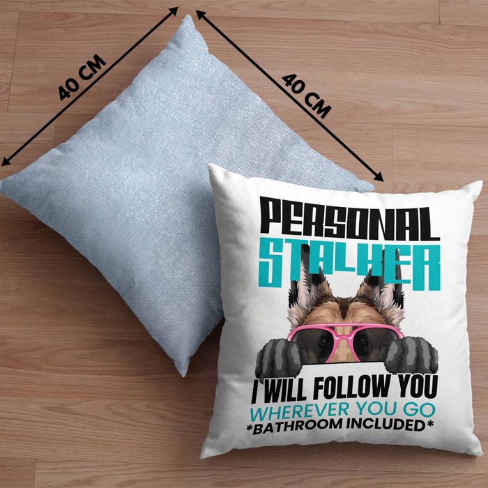 Schäferhund Besitzerin Kissen mit Füllung 40x40 Geschenk Lustiger Spruch Geschenkidee Personal Stalker (Grau) Blau Trendation