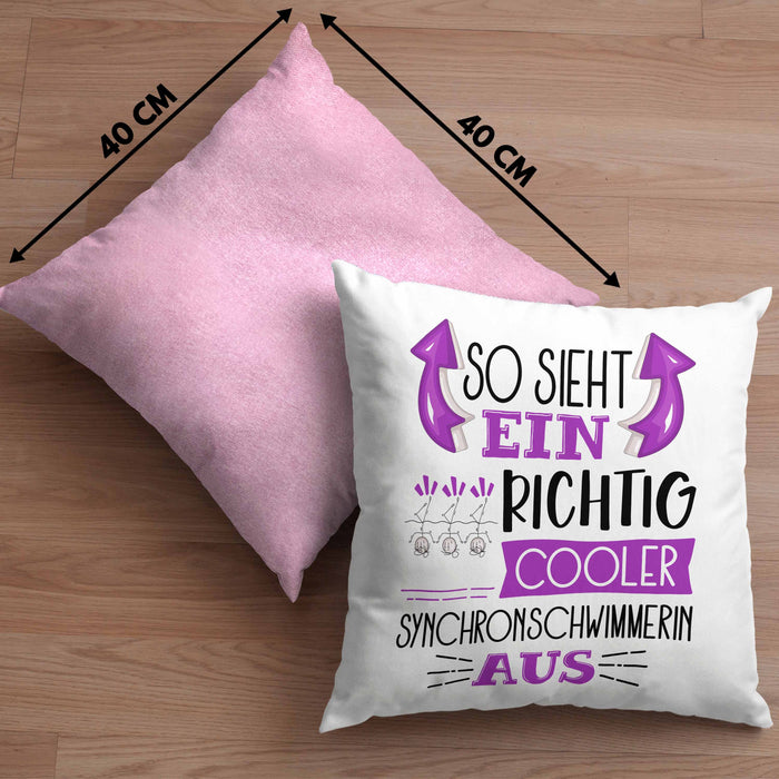 So Sieht Ein Richtig Cooler Synchronschwimmerin Aus Geschenk Kissen mit Füllung 40x40 Lustiger Spruch Geschenkidee (Grau) Rosa Trendation