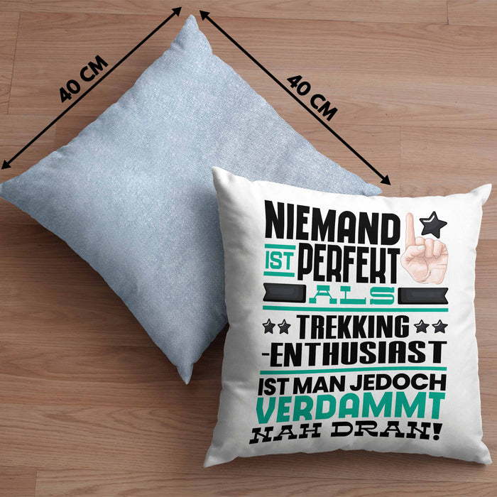 Trekking-Enthusiast Geschenk Kissen mit Füllung 40x40 Lustige Geschenkidee für Trekking-Enthusiast Geburtstag Niemand Ist Perfekt Aber Als Trekking-Enthusiast Ist Man Nah Dran (Grau) Blau Trendation