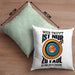 Bogenschießen Kissen mit Füllung 40x40 mit Bogenschütze Spruch - Geschenk für Pfeil und Bogen Fans Wer Trifft Ist Nur Zu Faul Zum Suchen (Grau) Grün Trendation