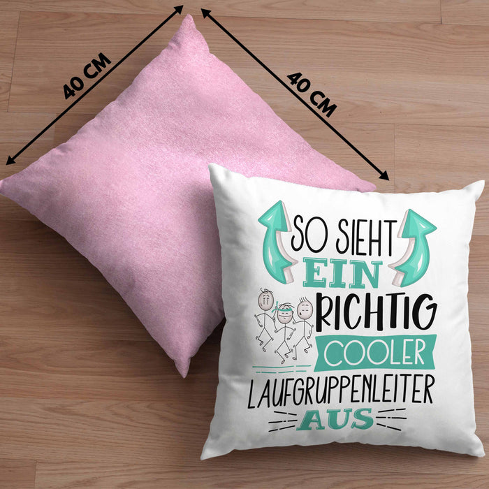 So Sieht Ein Richtig Cooler Laufgruppenleiter Aus Geschenk Kissen mit Füllung 40x40 Lustiger Spruch Geschenkidee (Grau) Rosa Trendation