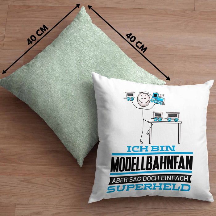 Modellbahnfan Geschenk Kissen mit Füllung 40x40 Ich Bin Modellbahnfan Aber Sag Doch Einfach Superheld Lustige Geschenkdiee für Modellbahnfan (Grau) Grün Trendation