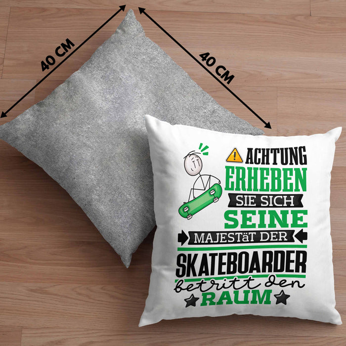 Skateboarder Geschenk Kissen mit Füllung 40x40 Lustiger Spruch Erheben Sie Sich Der Skateboarder Betritt den Raum (Grau) Grau Trendation