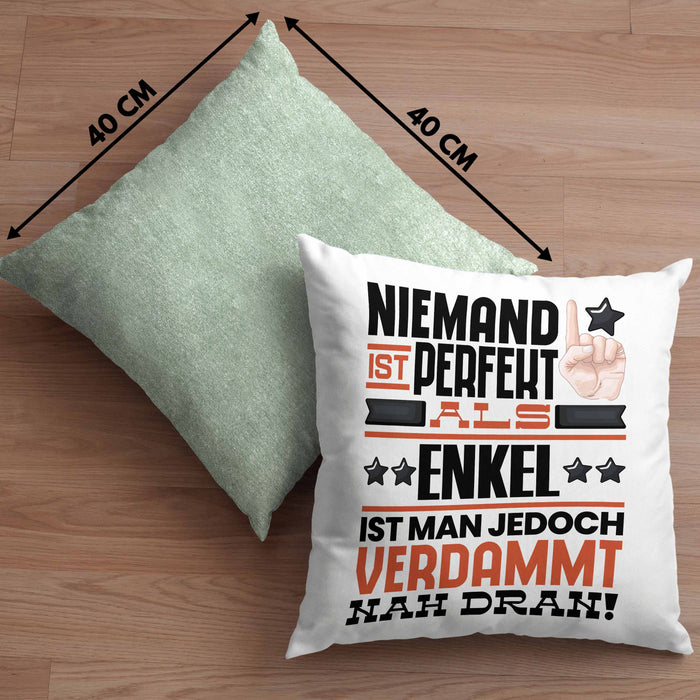 Enkel Geschenk Kissen mit Füllung 40x40 Lustige Geschenkidee für Enkel Geburtstag Niemand Ist Perfekt Aber Als Enkel Ist Man Nah Dran (Grau) Grün Trendation