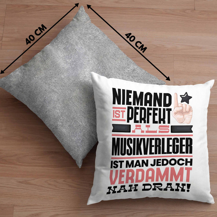 Musikschüler Geschenk Kissen mit Füllung 40x40 Lustige Geschenkidee für Musikschüler Geburtstag Niemand Ist Perfekt Aber Als Musikschüler Ist Man Nah Dran (Grau) Grau Trendation